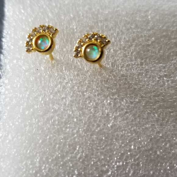 New Gold/Sliver round cut Opal Stud Earrings - Picture 2 of 4